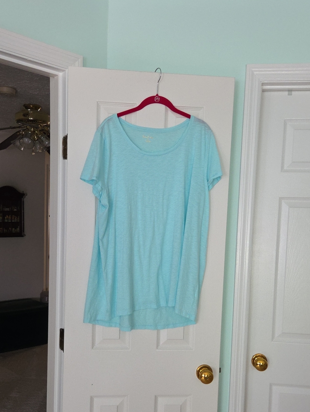 Lilly Pulitzer Light Blue Scoop Neck Short Sleeve Tee
